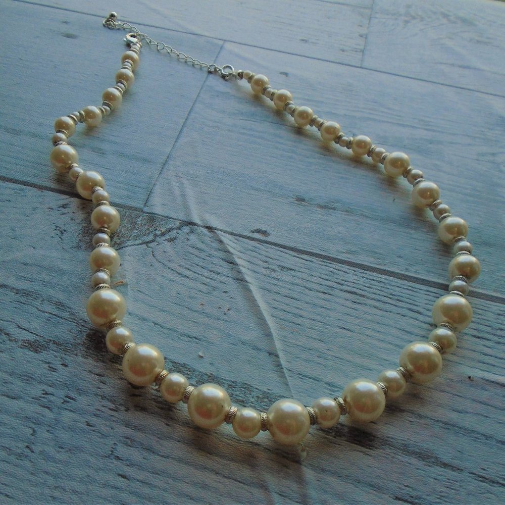 NWT faux pearl necklace